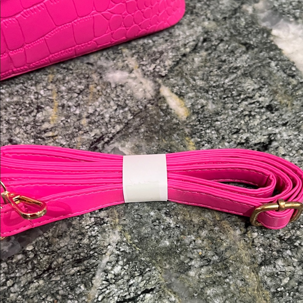 Pink Crocodile Pattern Handbag - Picture 3 of 5